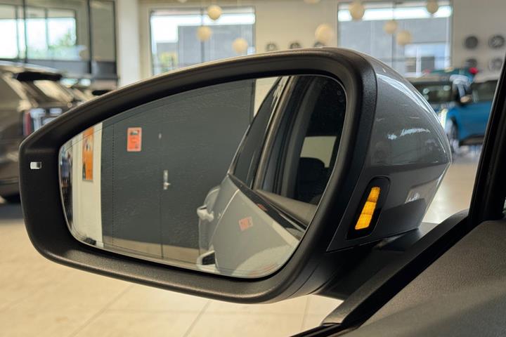 Sølv Audi Q4 e-tron fra 2025