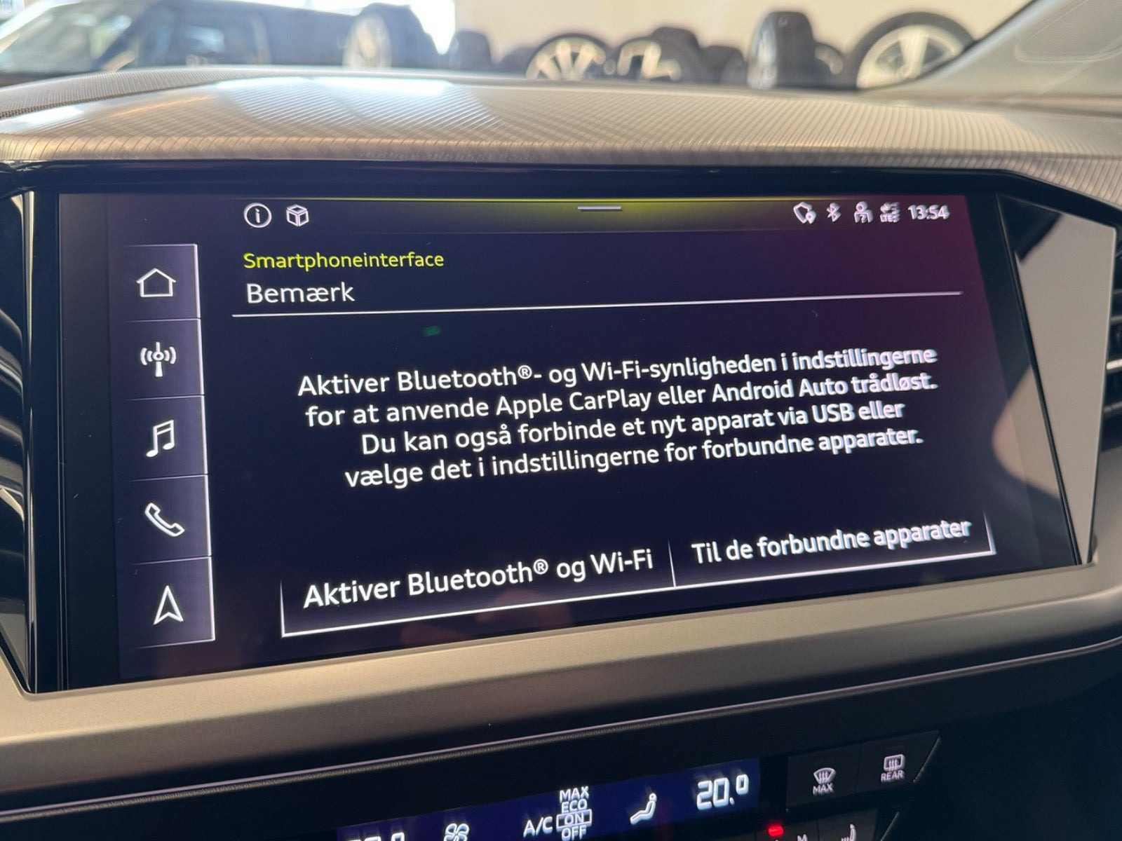 Sølv Audi Q4 e-tron fra 2025