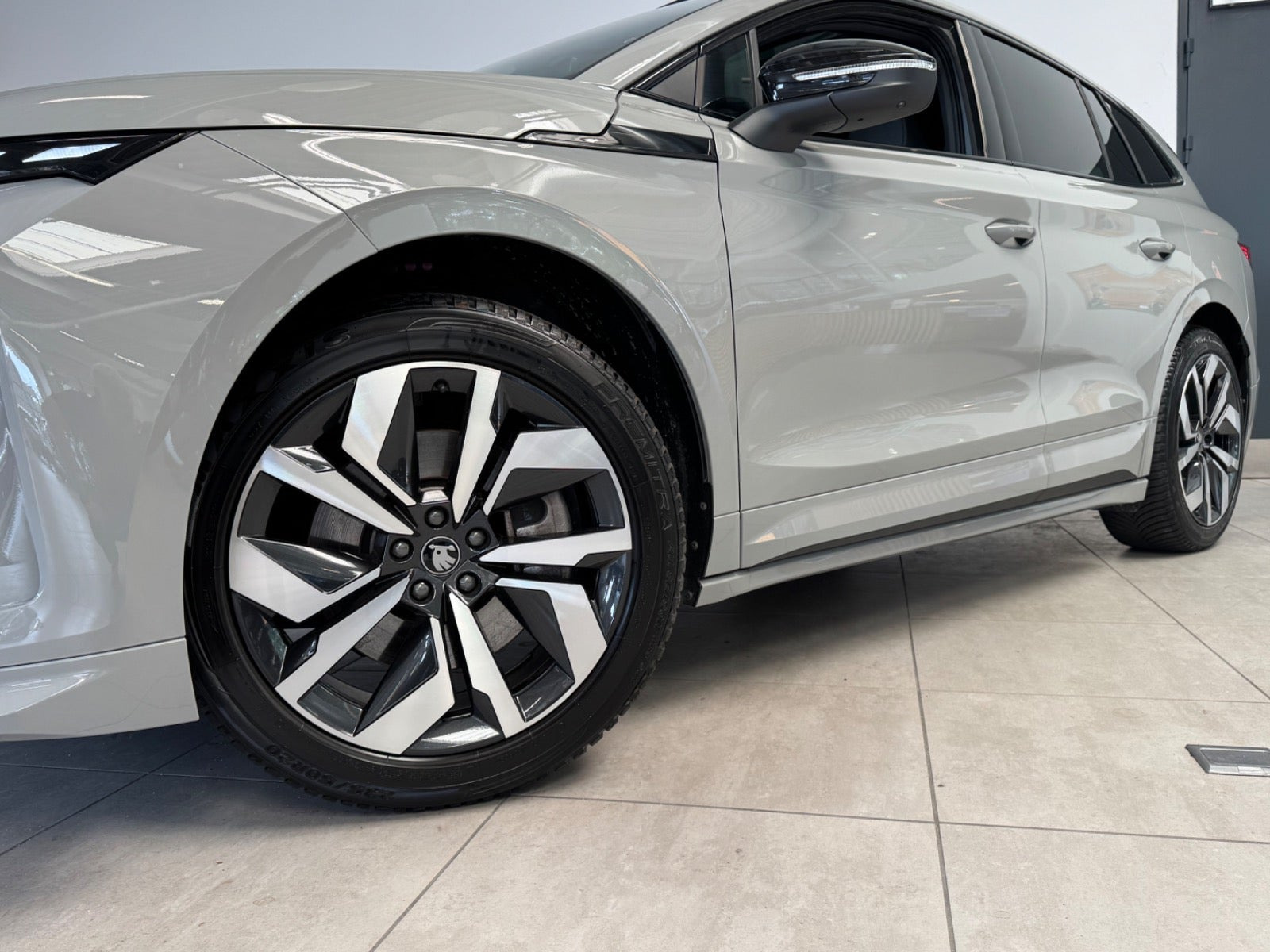 Grå Skoda Enyaq fra 2026