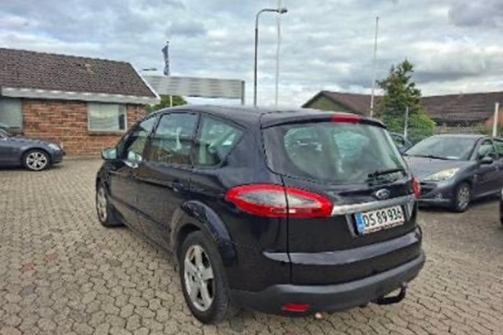 Blå Ford S-MAX fra 2011