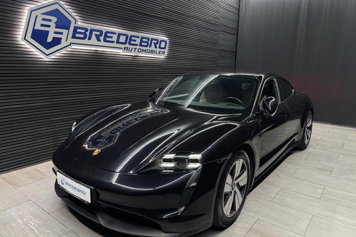 Sort Porsche Taycan fra 2023