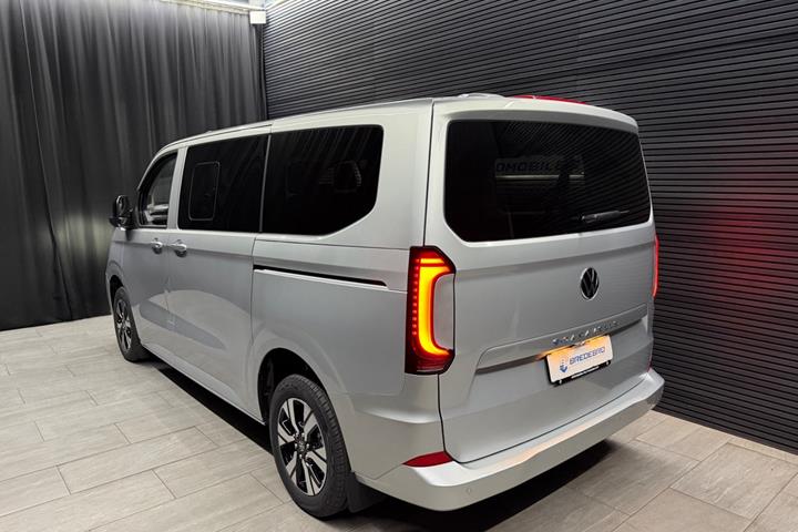 Sølv VW e-Caravelle fra 2025