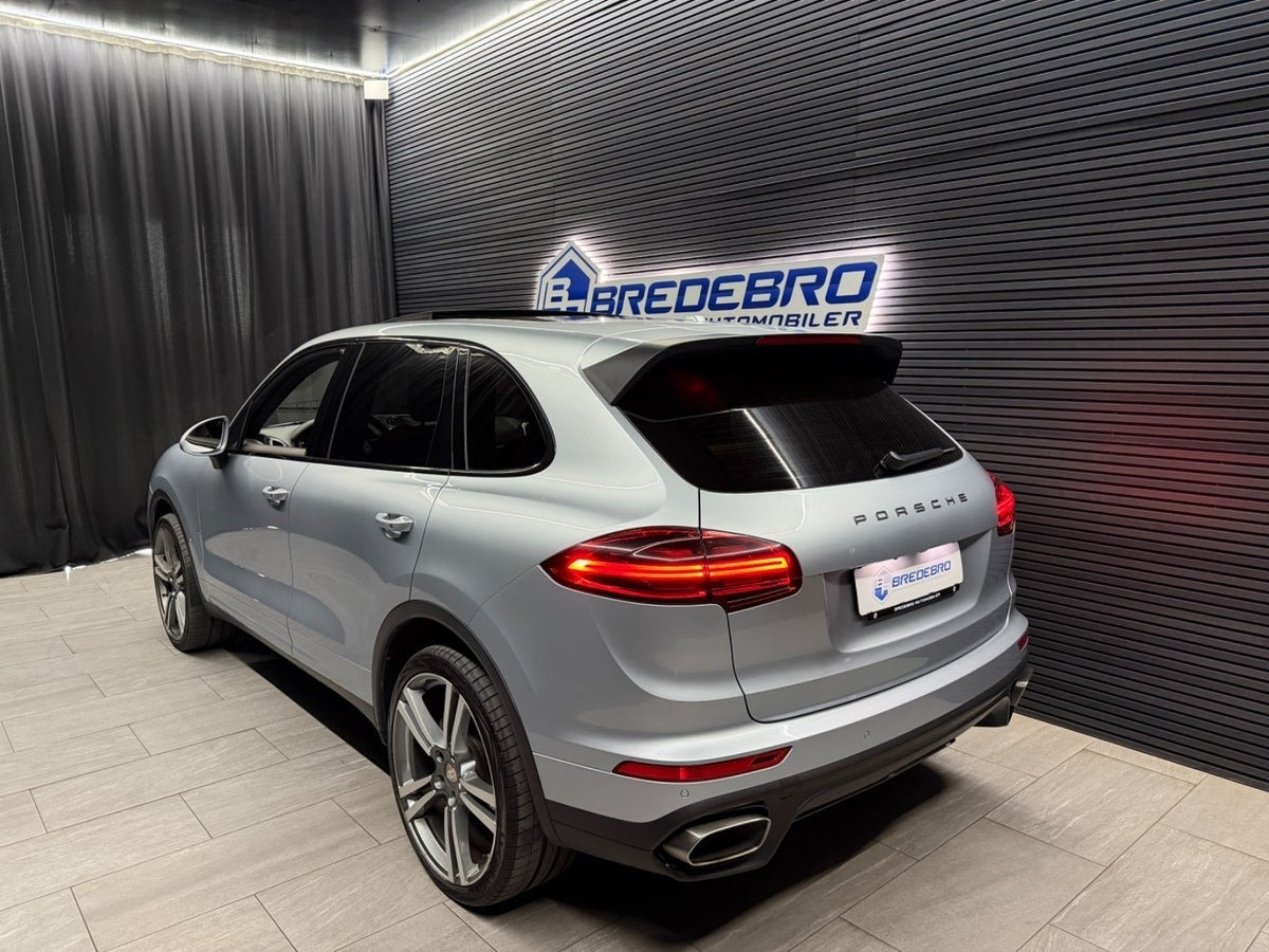Sølv Porsche Cayenne fra 2017