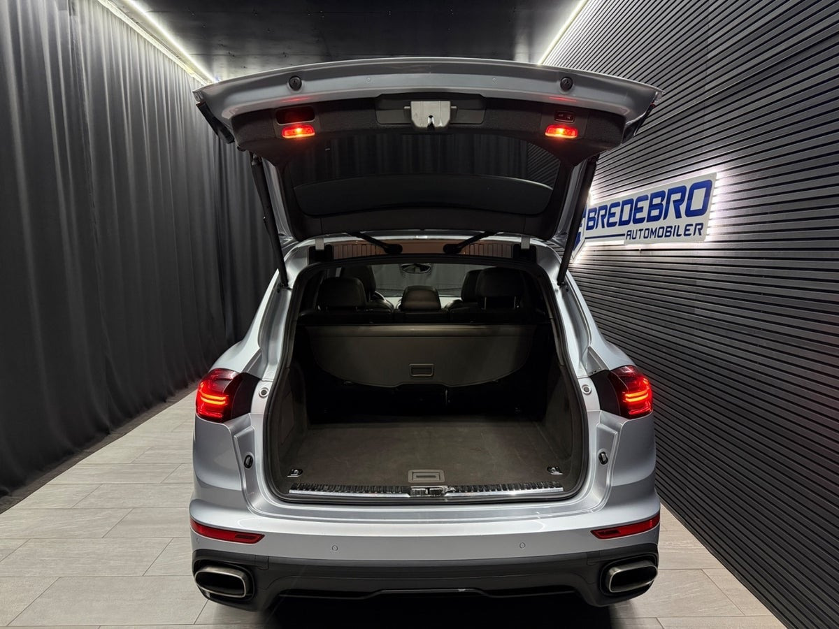 Sølv Porsche Cayenne fra 2017