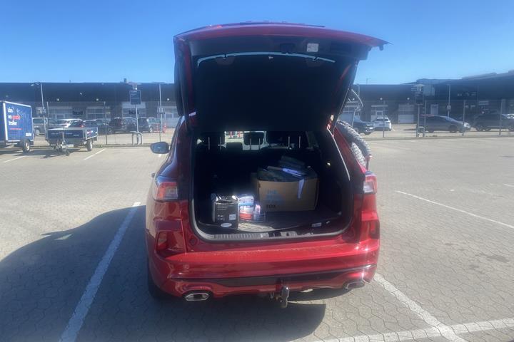 Rød Ford Kuga fra 2021