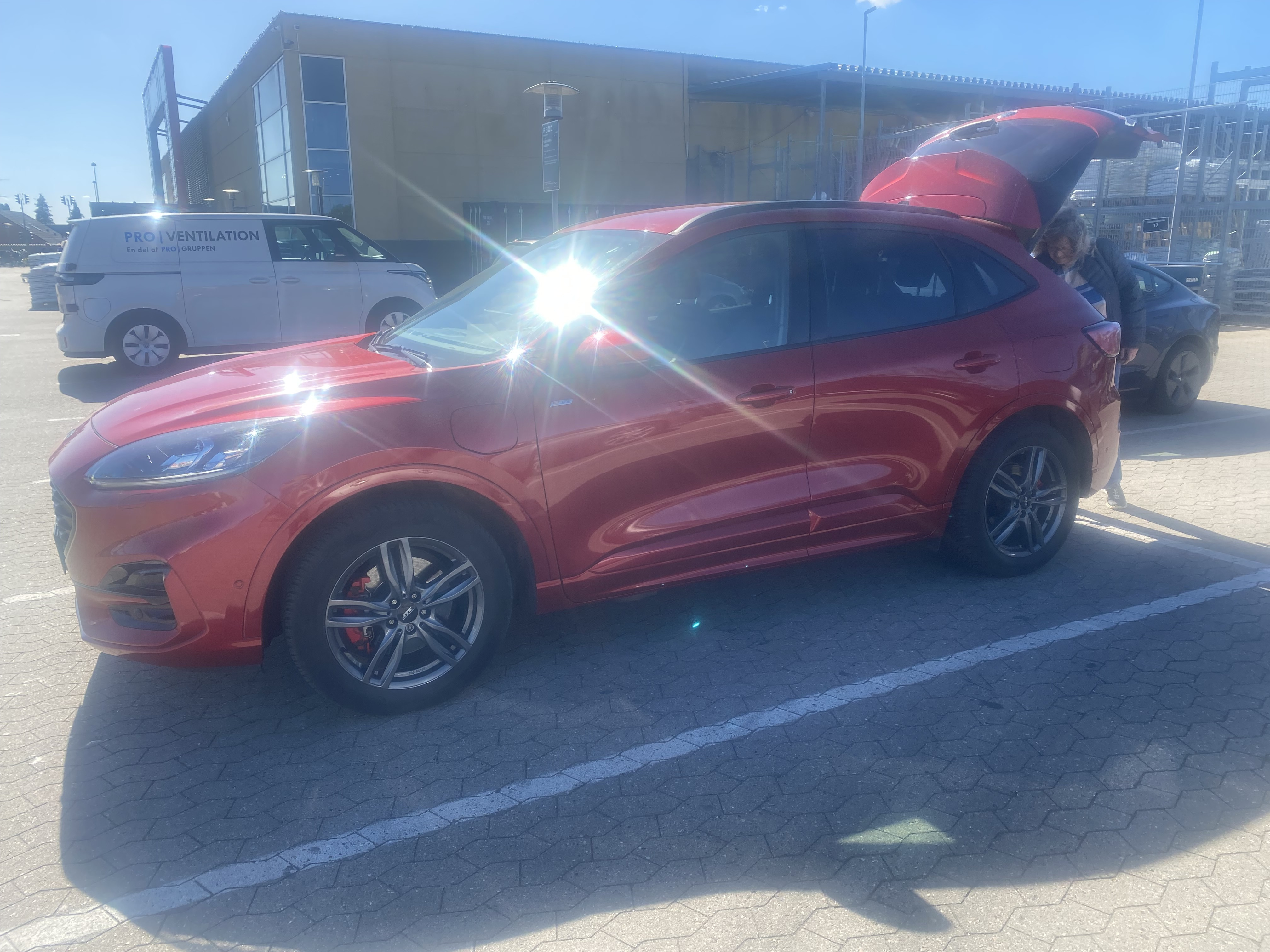 Rød Ford Kuga fra 2021