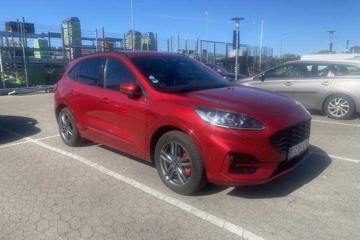 Rød Ford Kuga fra 2021