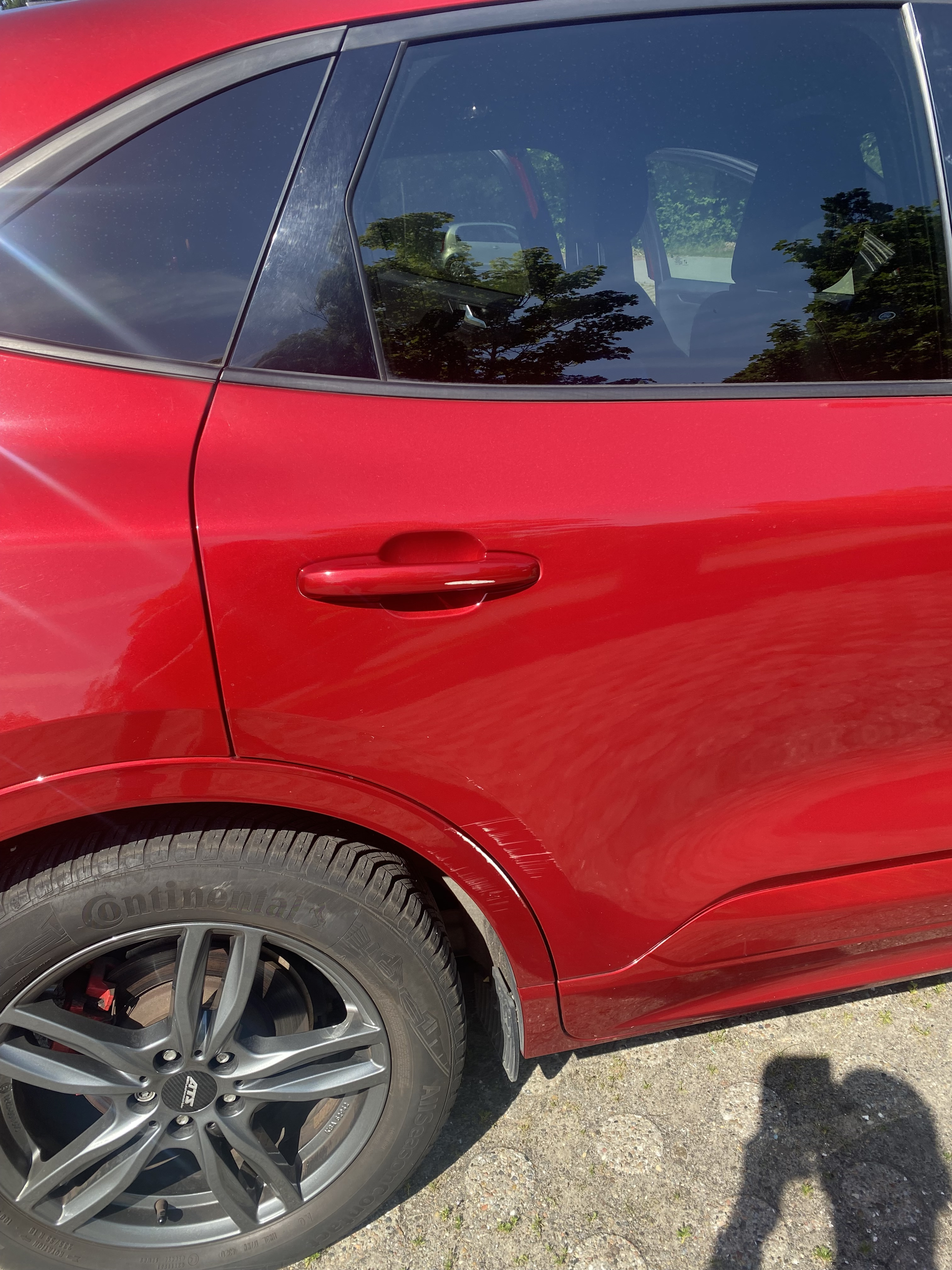 Rød Ford Kuga fra 2021