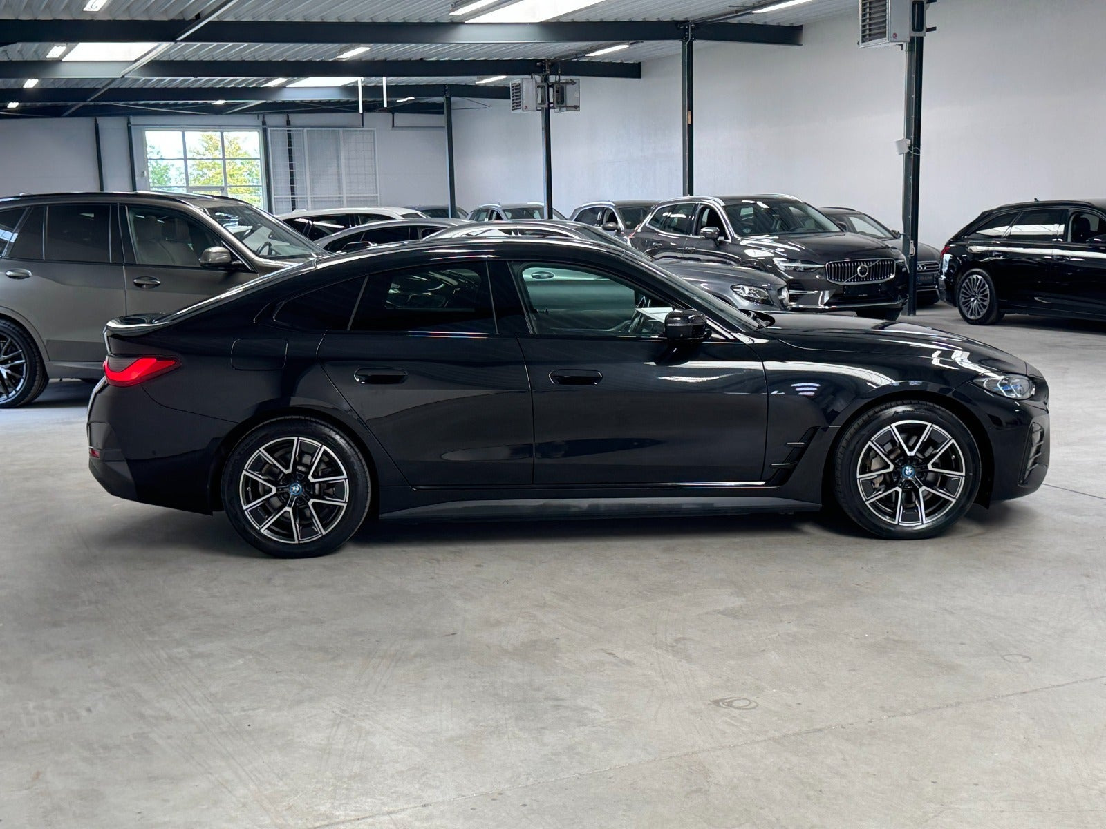 Sort BMW i4 fra 2023