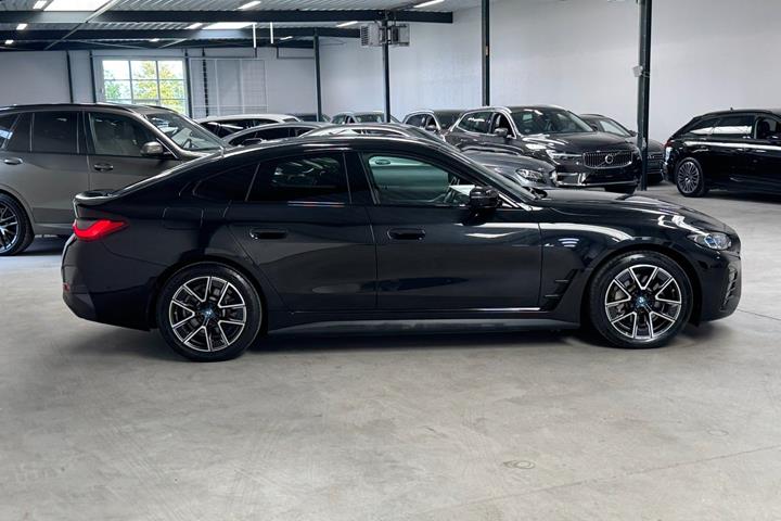 Sort BMW i4 fra 2023