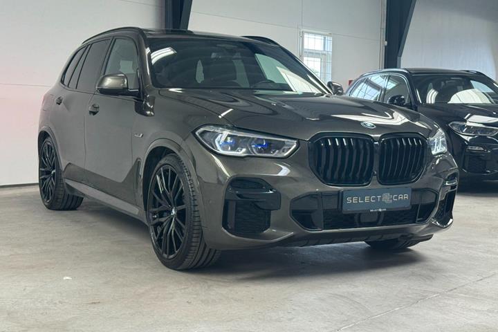 Grå BMW X5 fra 2023