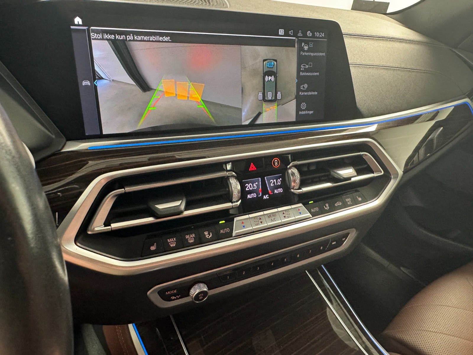 Grå BMW X5 fra 2023
