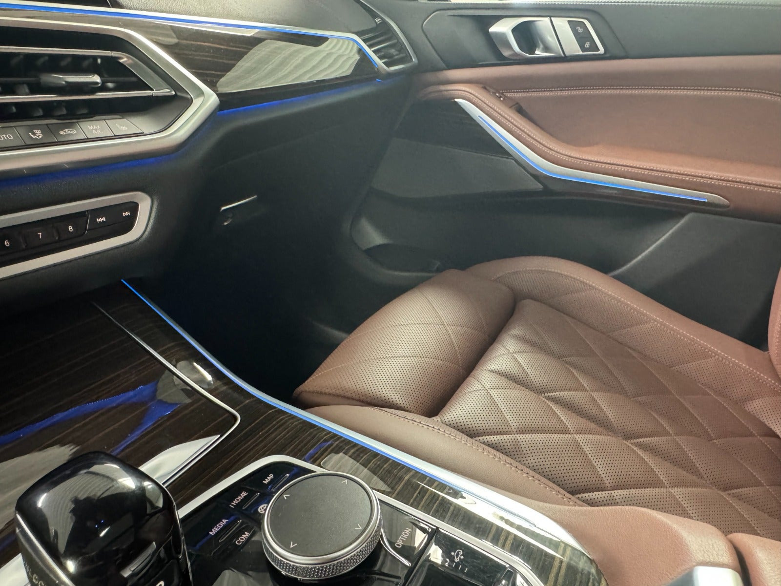 Grå BMW X5 fra 2023