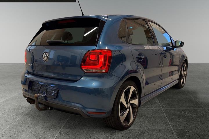 Blå VW Polo fra 2013
