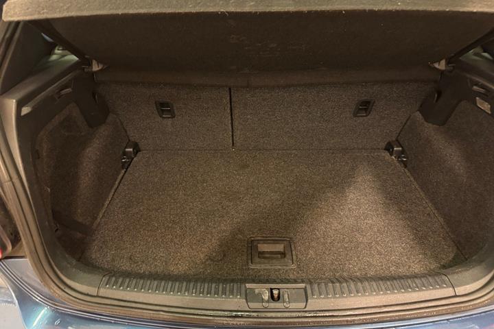 Blå VW Polo fra 2013
