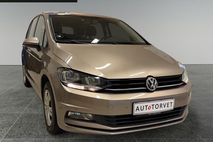 Orange VW Touran fra 2017