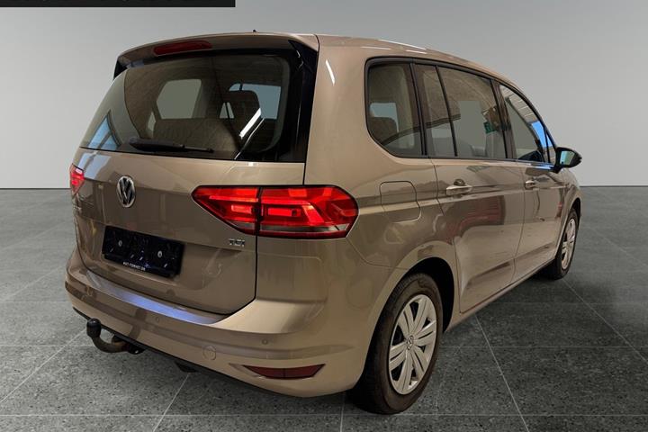 Orange VW Touran fra 2017