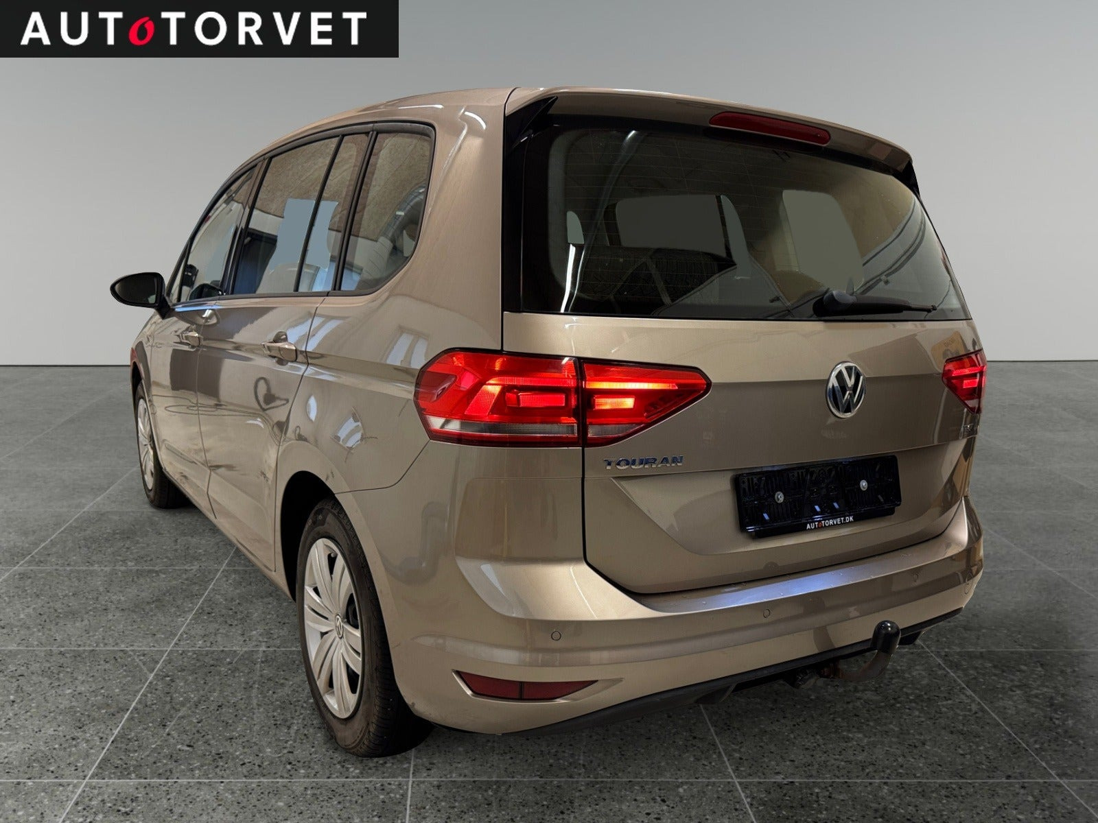 Orange VW Touran fra 2017