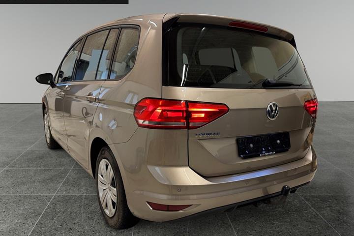 Orange VW Touran fra 2017