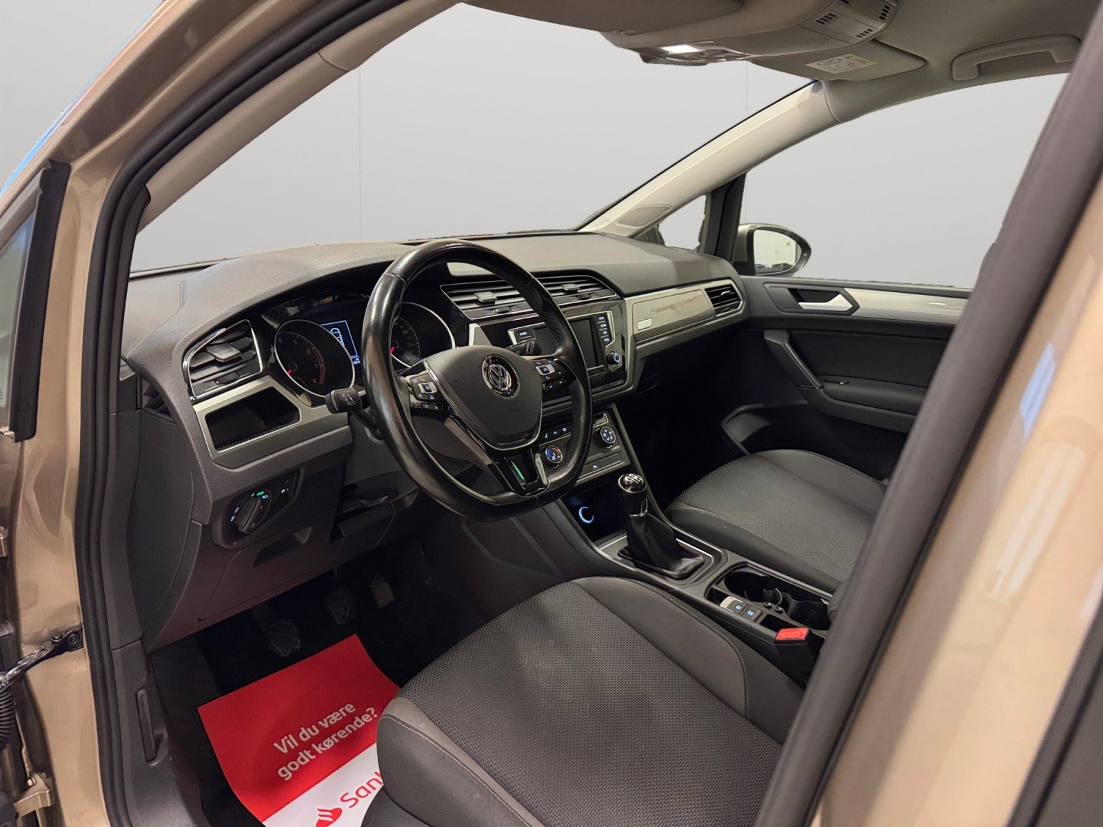Orange VW Touran fra 2017