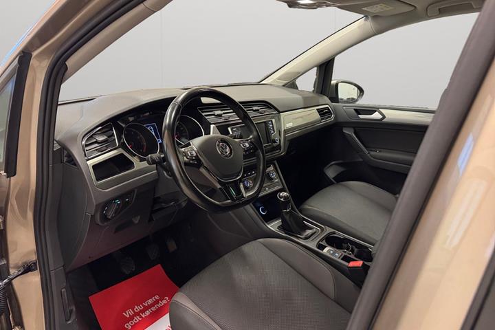 Orange VW Touran fra 2017