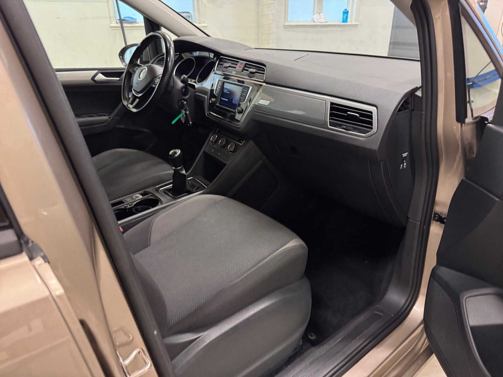 Orange VW Touran fra 2017