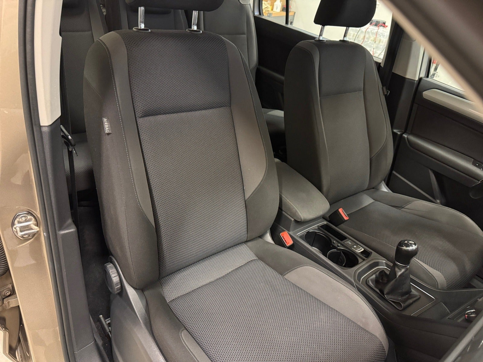 Orange VW Touran fra 2017