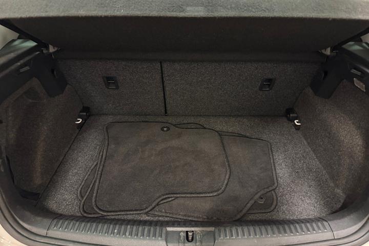 Hvid VW Polo fra 2013