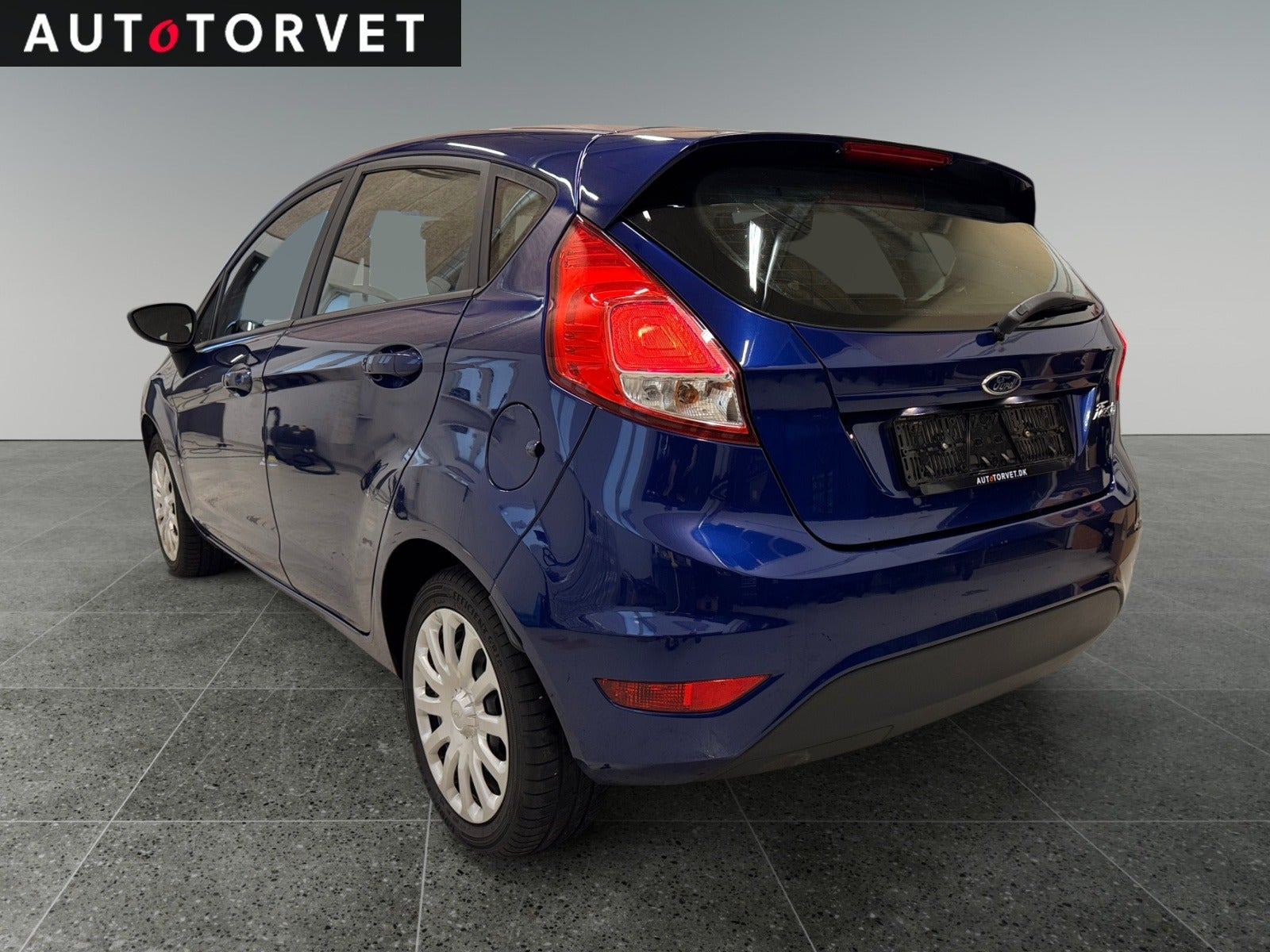 Blå Ford Fiesta fra 2015