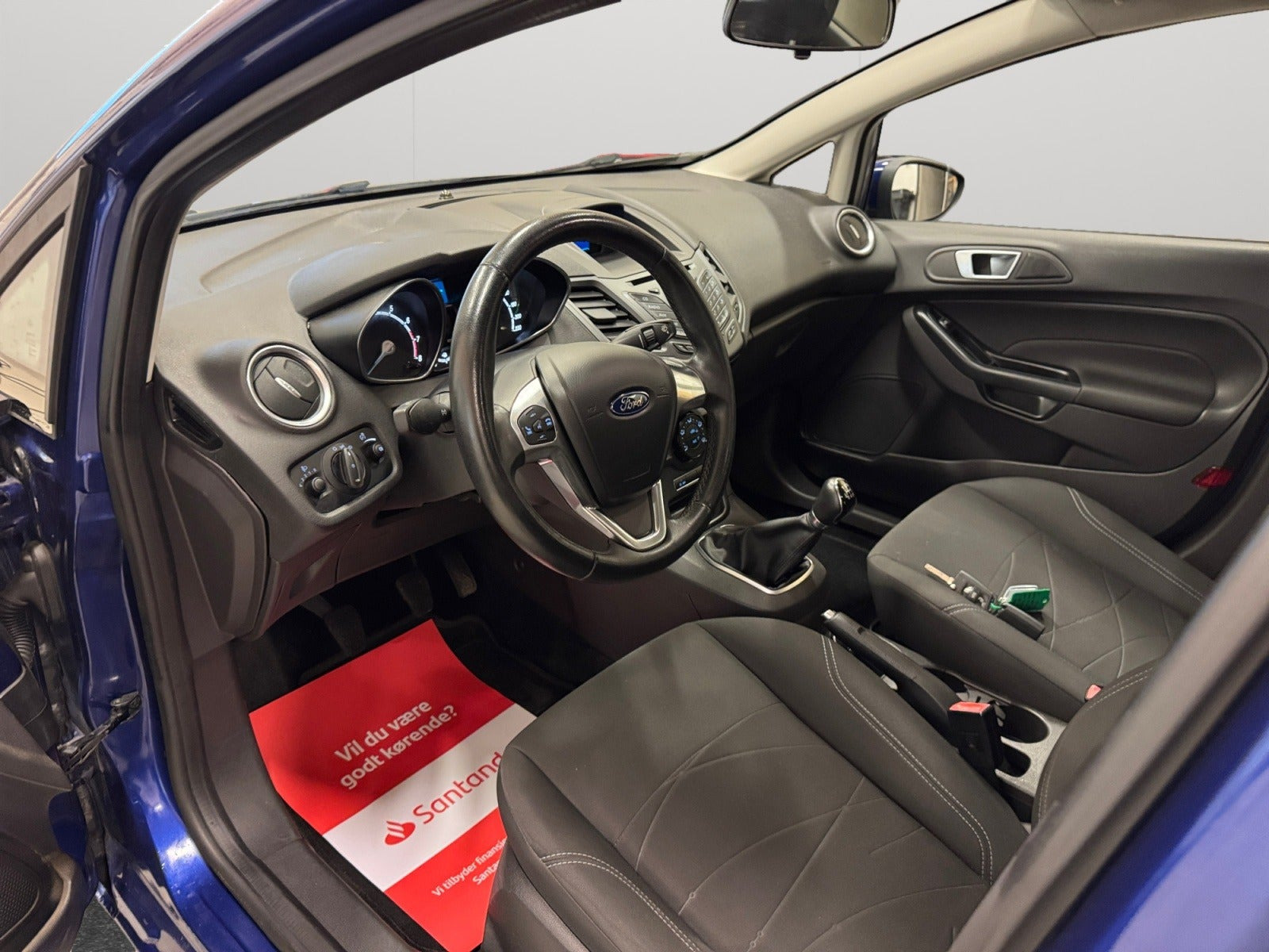 Blå Ford Fiesta fra 2015