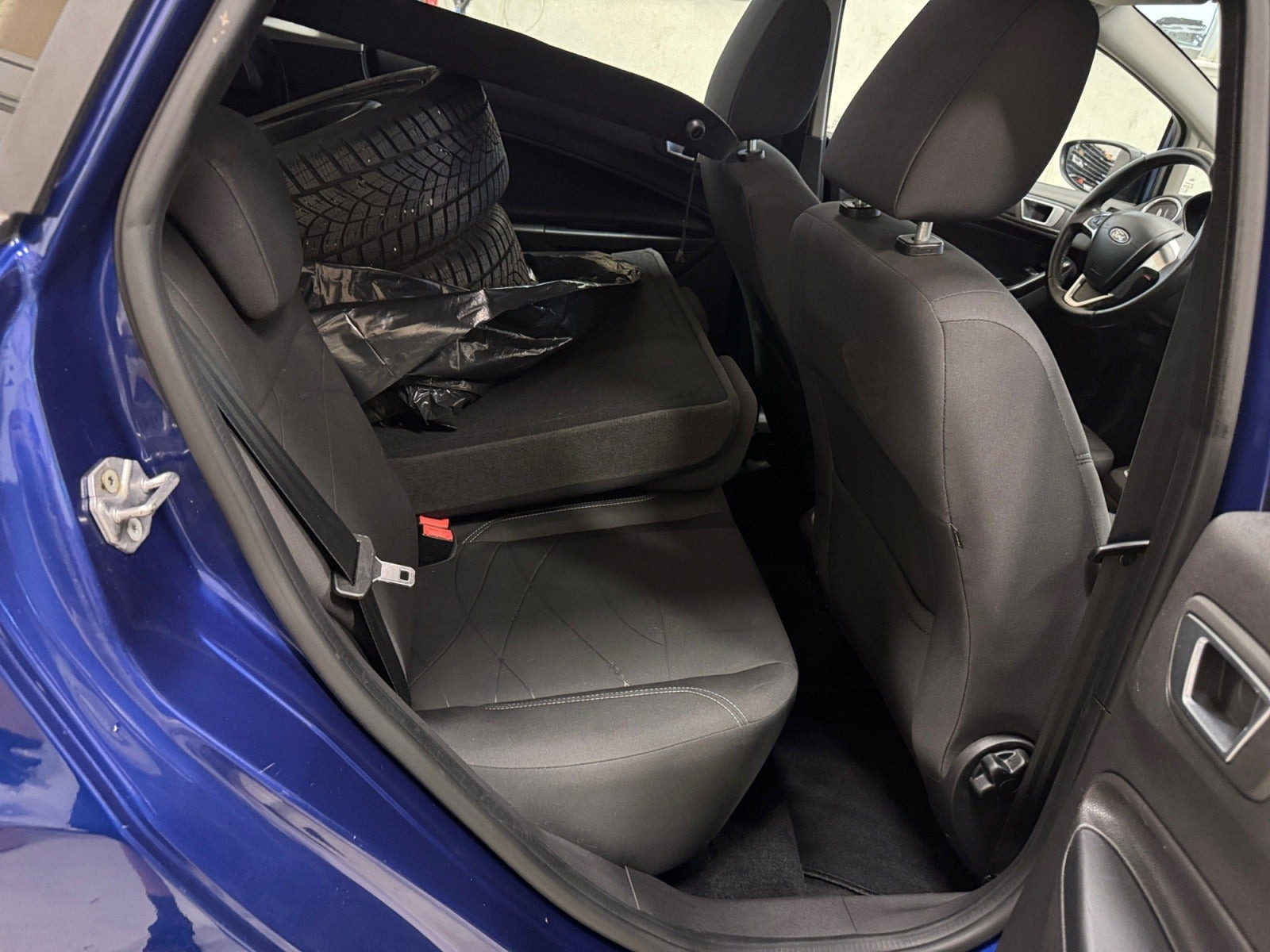 Blå Ford Fiesta fra 2015