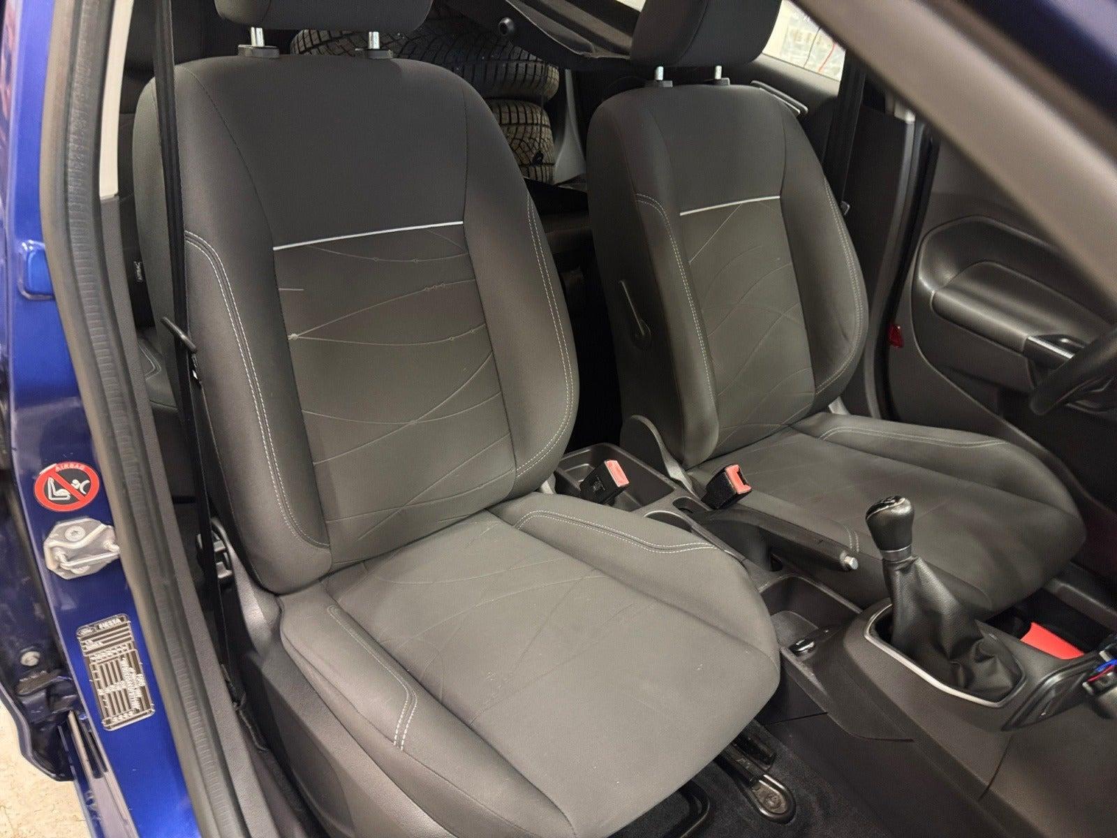 Blå Ford Fiesta fra 2015