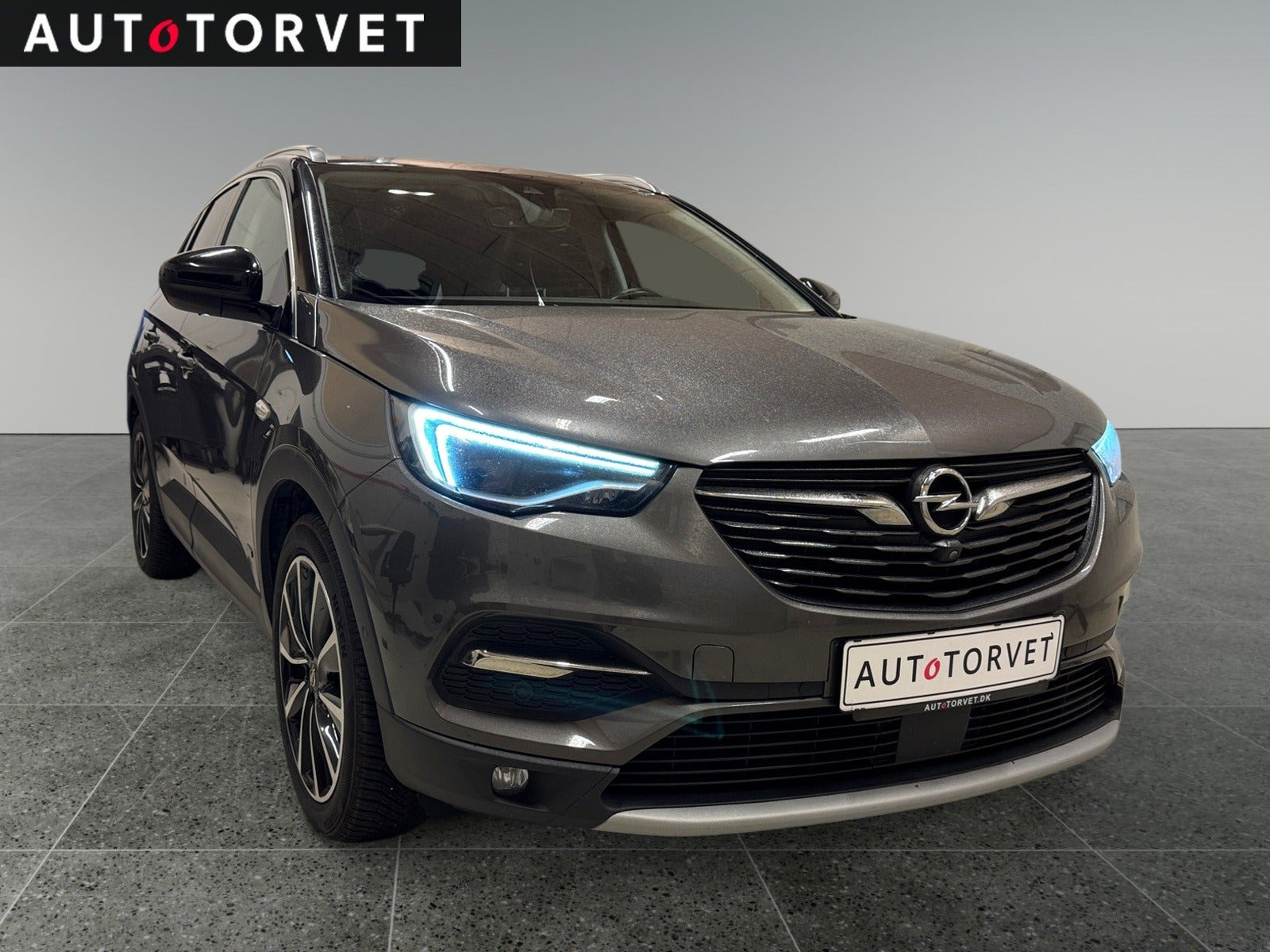 Grå Opel Grandland X fra 2020