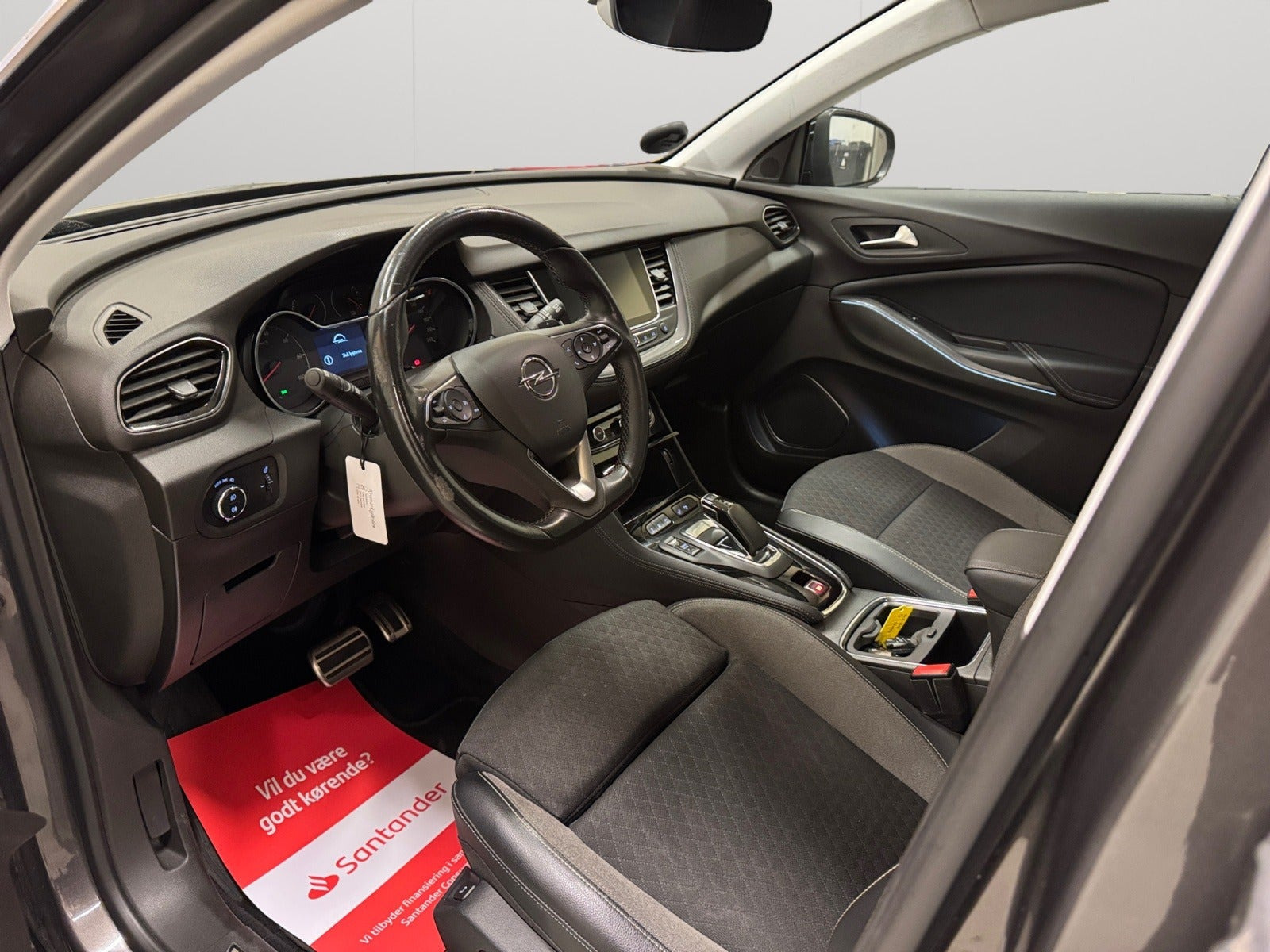 Grå Opel Grandland X fra 2020