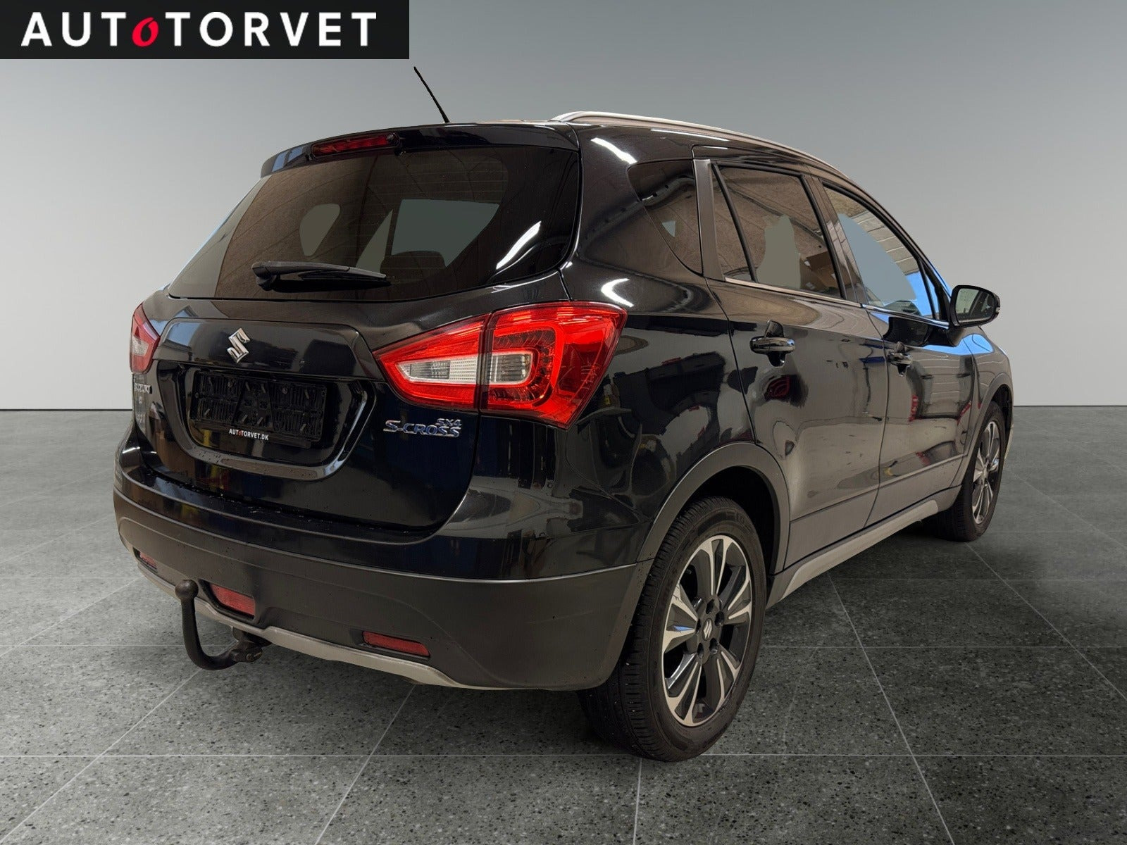 Sort Suzuki S-Cross fra 2018