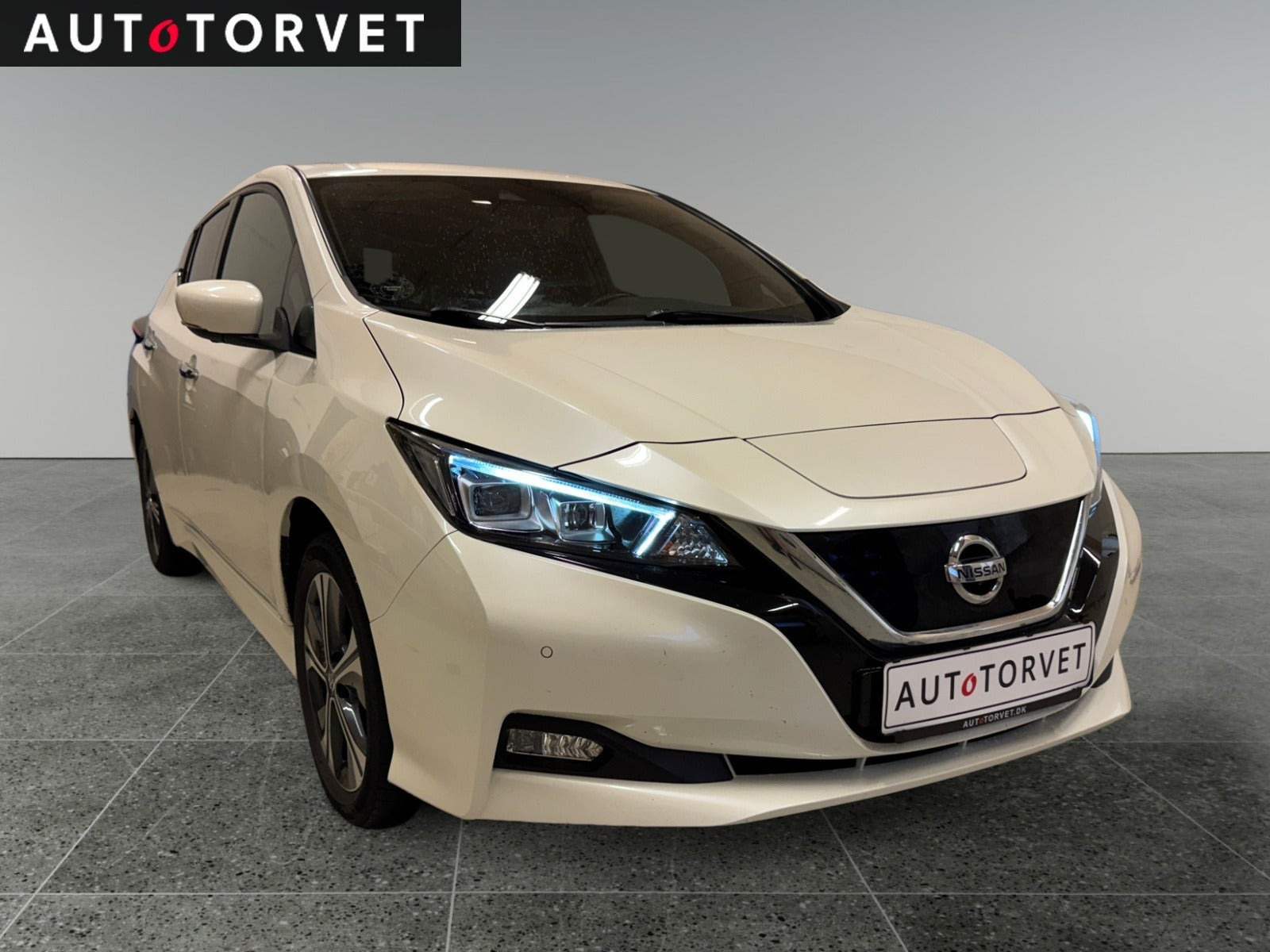 Hvid Nissan Leaf fra 2021