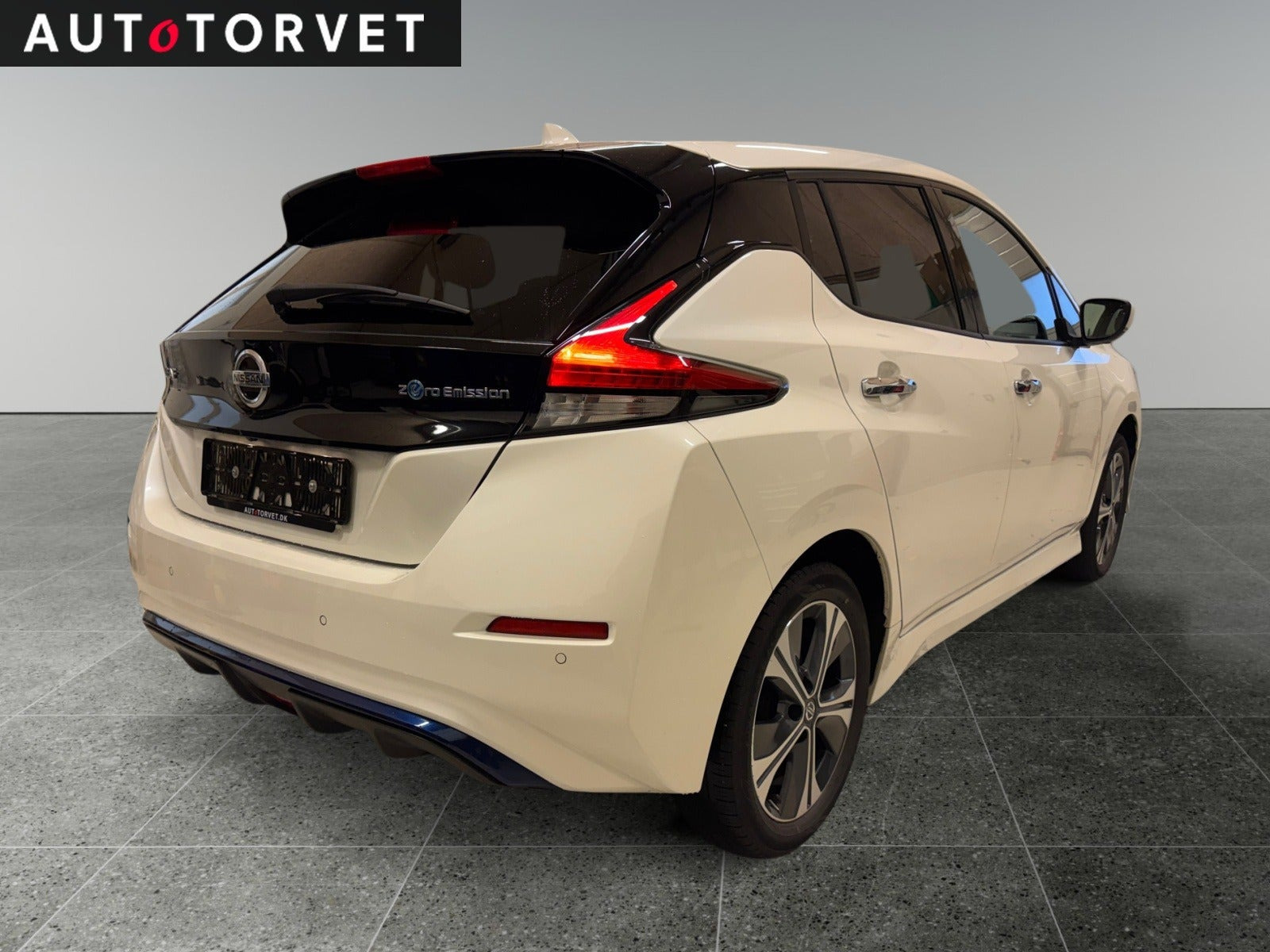 Hvid Nissan Leaf fra 2021