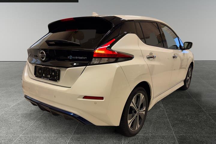 Hvid Nissan Leaf fra 2021