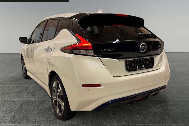 Hvid Nissan Leaf fra 2021