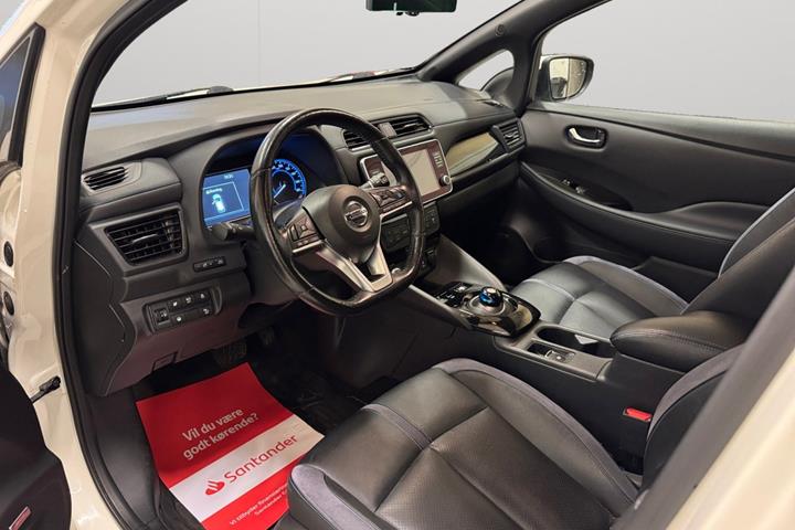 Hvid Nissan Leaf fra 2021