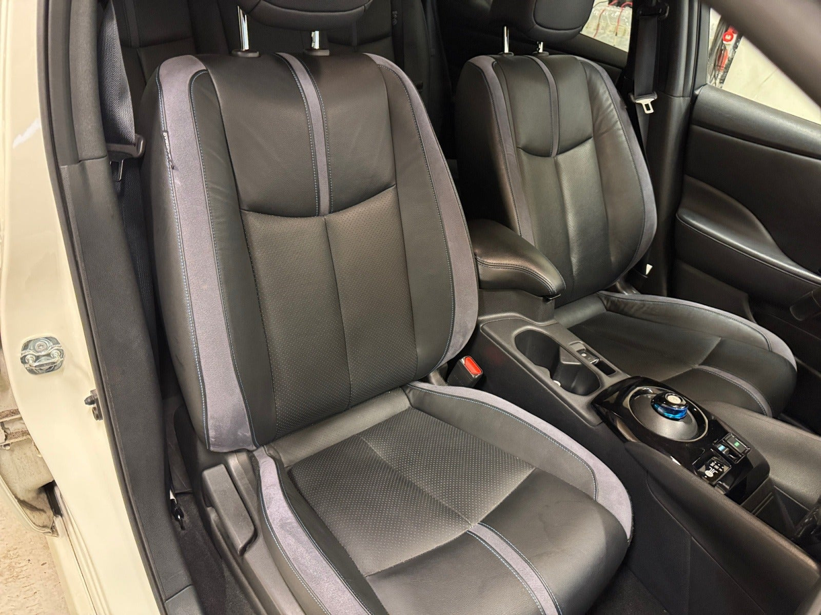 Hvid Nissan Leaf fra 2021