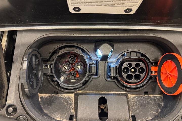 Hvid Nissan Leaf fra 2021