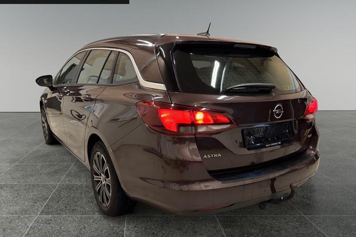 Brun Opel Astra fra 2018