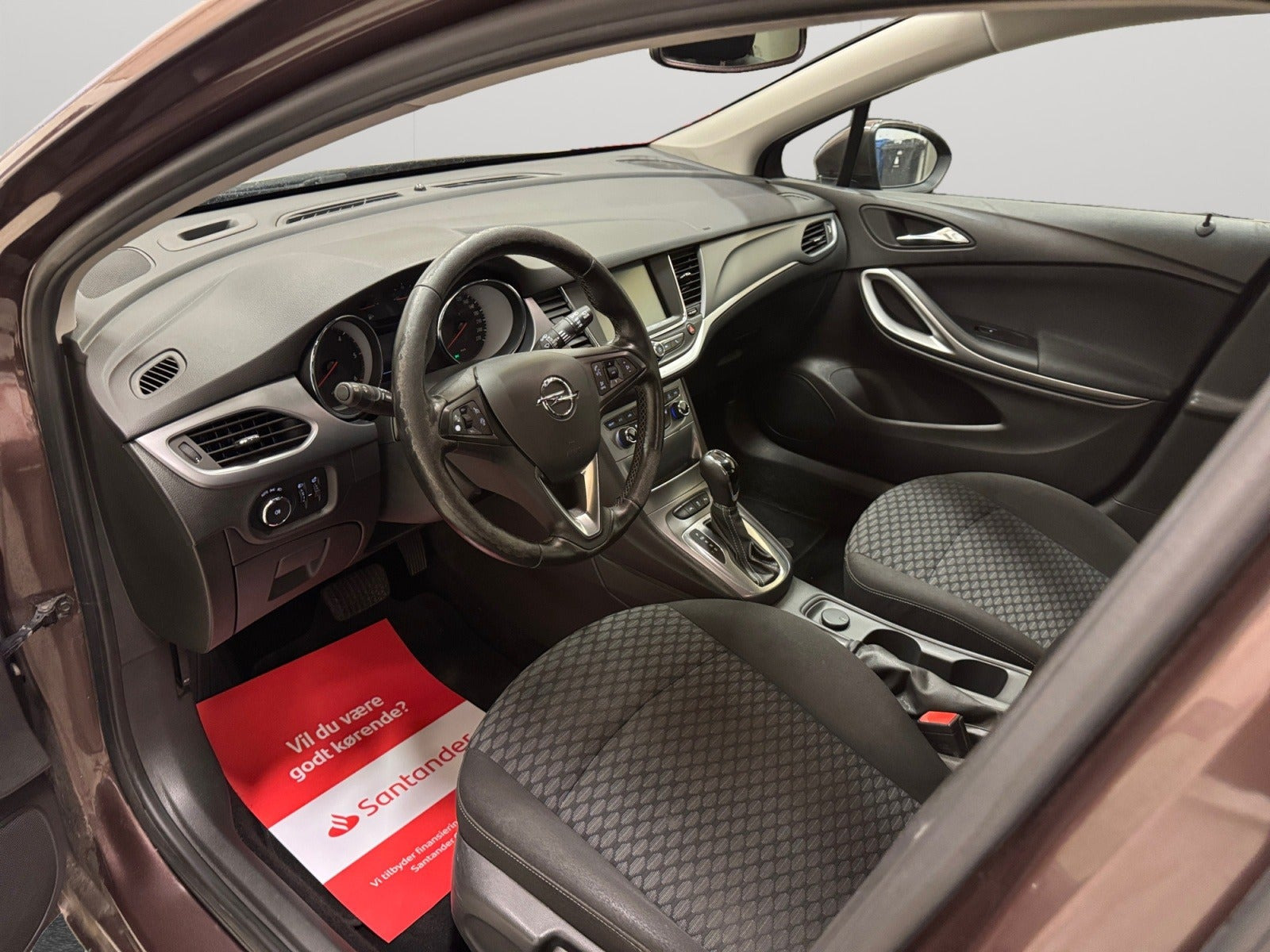 Brun Opel Astra fra 2018