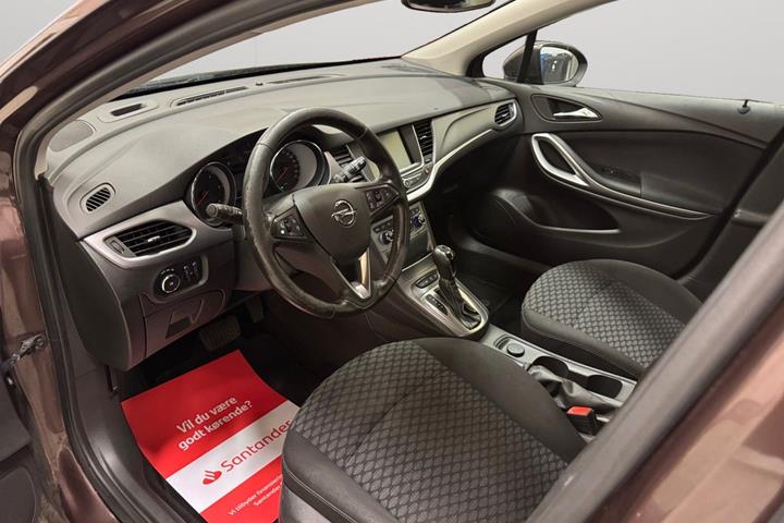 Brun Opel Astra fra 2018