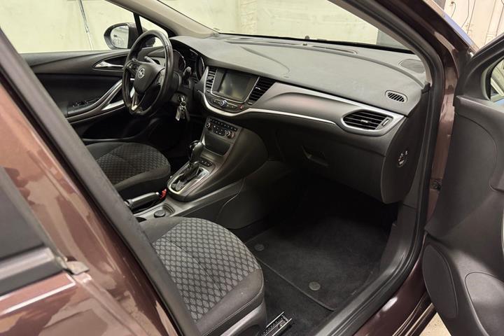 Brun Opel Astra fra 2018