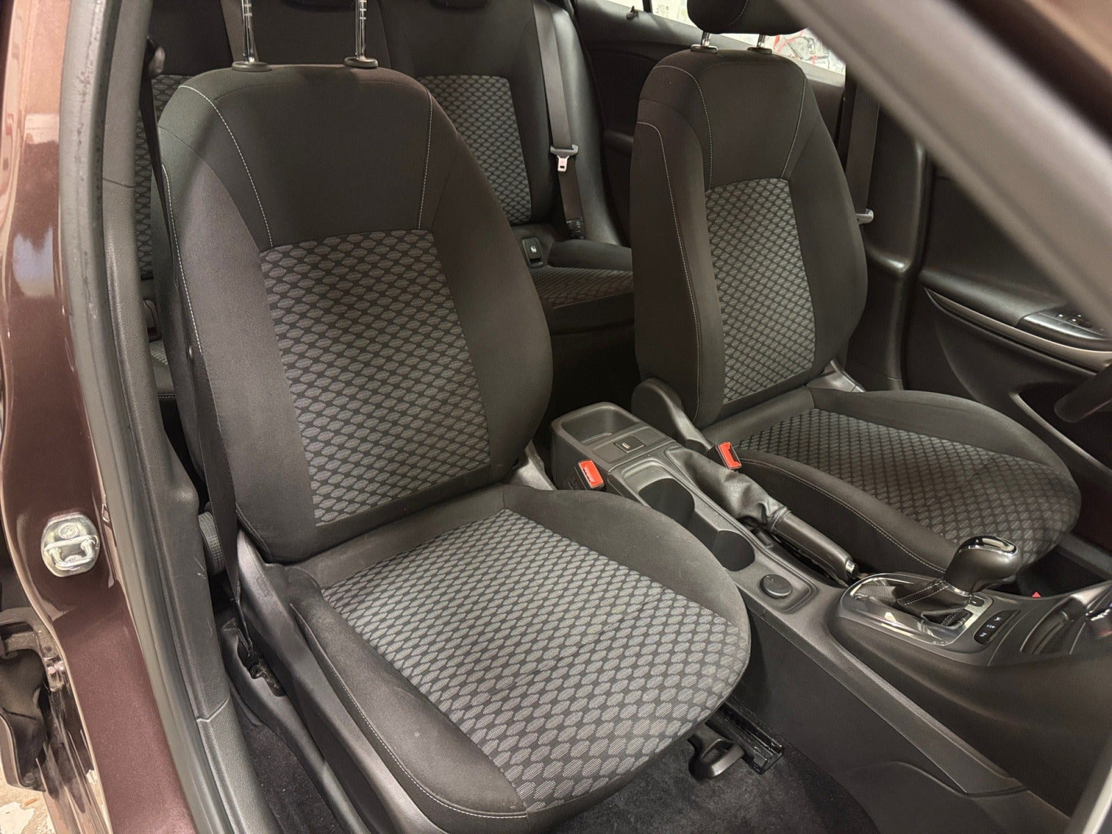 Brun Opel Astra fra 2018