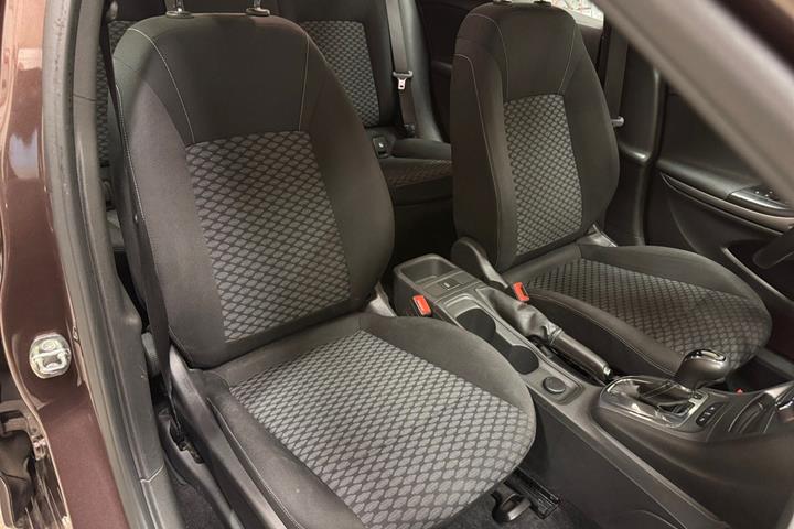 Brun Opel Astra fra 2018