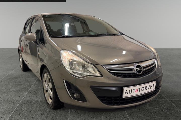 Grå Opel Corsa fra 2012