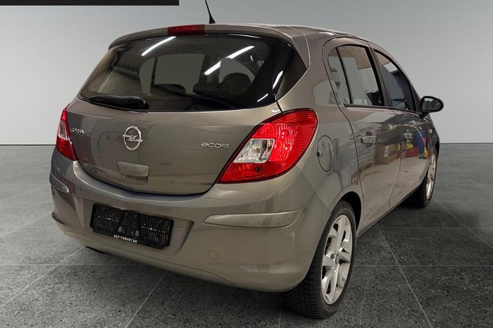 Grå Opel Corsa fra 2012